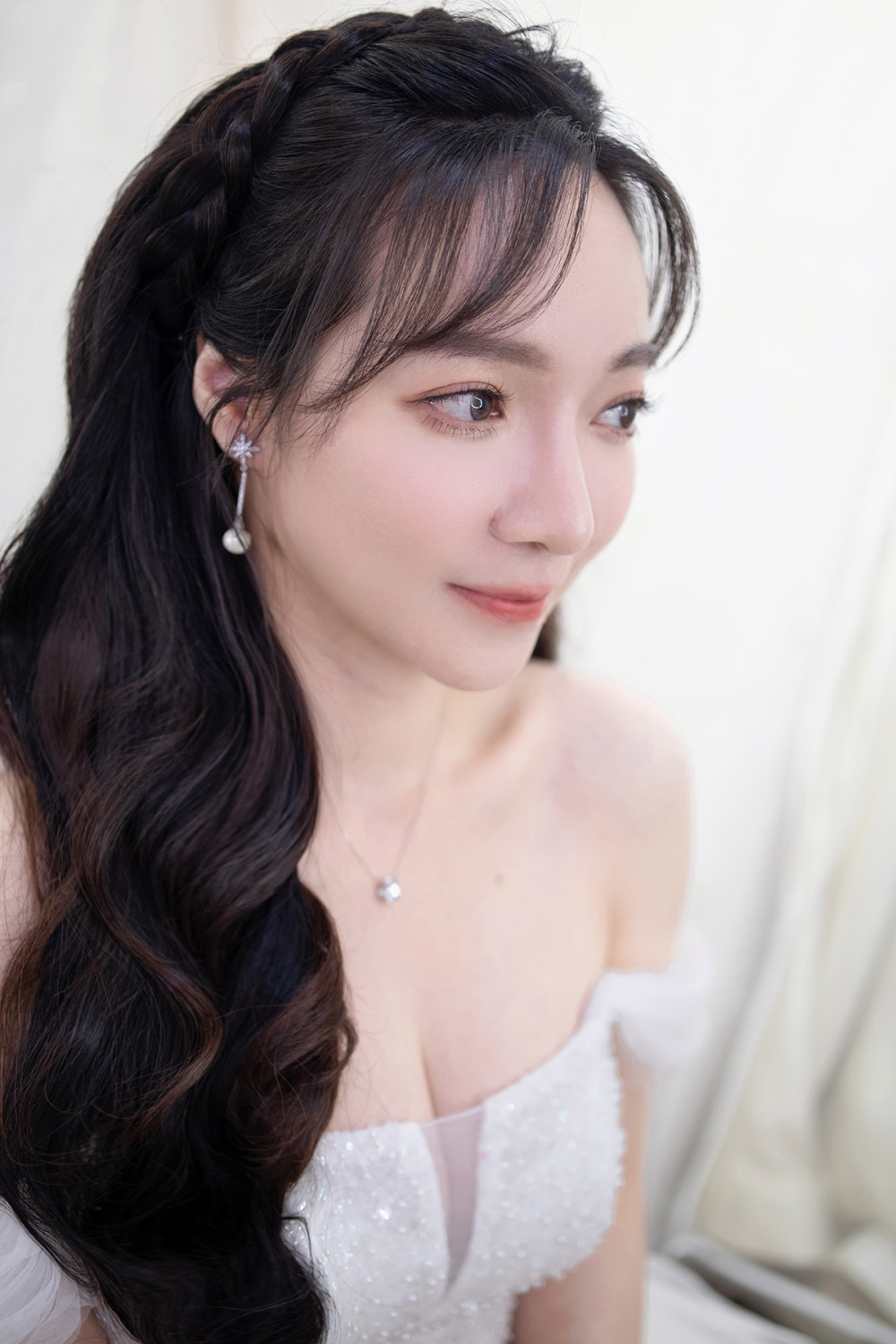 韓系輕透妝感,黑髮新娘造型,台北新秘,細緻有神眼妝,新娘造型,編髮新秘造型,空氣瀏海造型