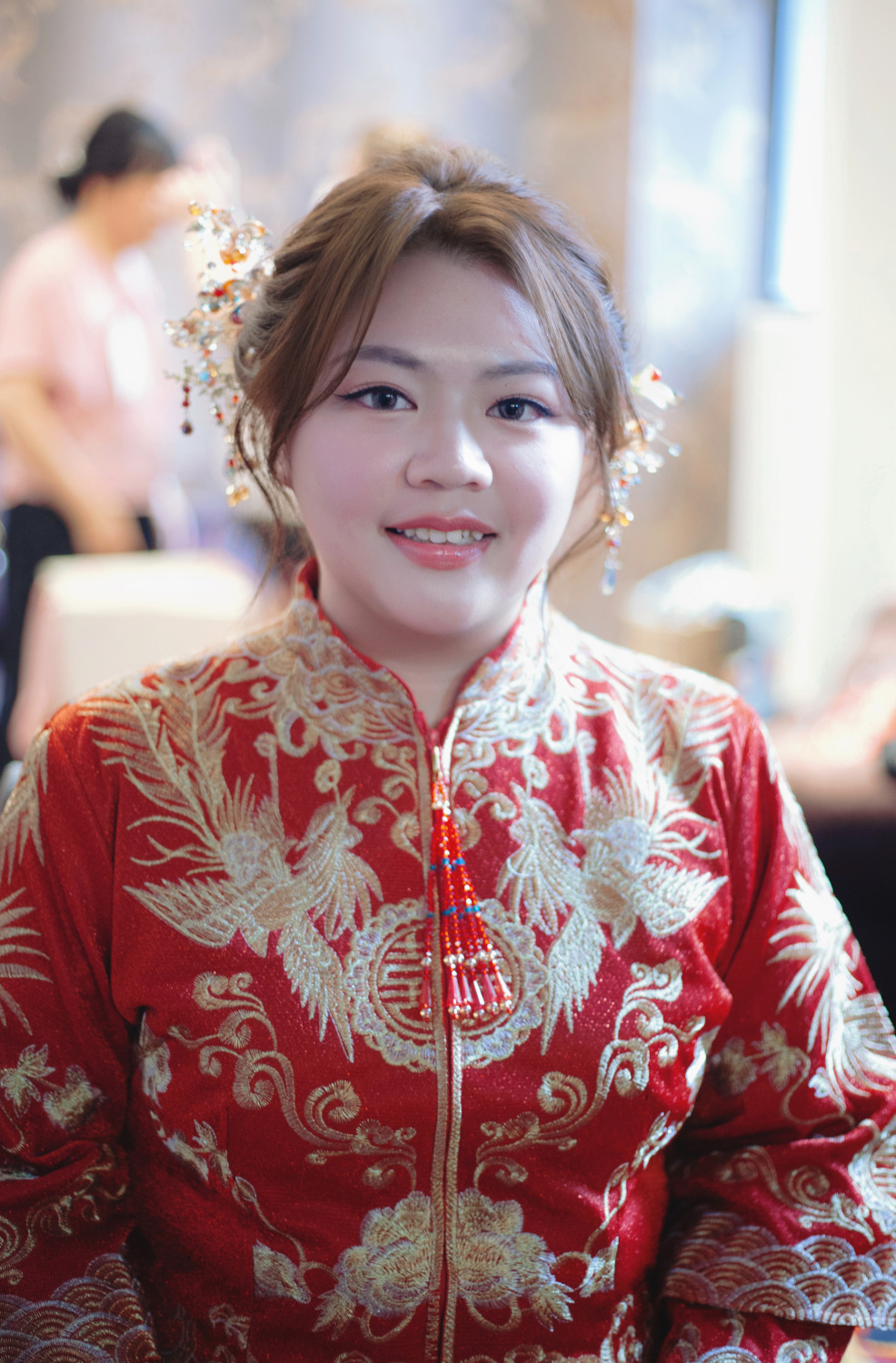 中式新娘造型,龍鳳褂造型,修飾臉型瀏海設計,蓬鬆編髮髮型設計,自然輕透妝感
