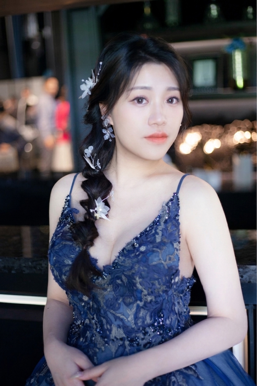 新娘造型,蓬鬆編髮新秘,黑髮新娘,韓系自然精緻妝感,側放編髮新娘髮型,手作花藝花耳環飾品