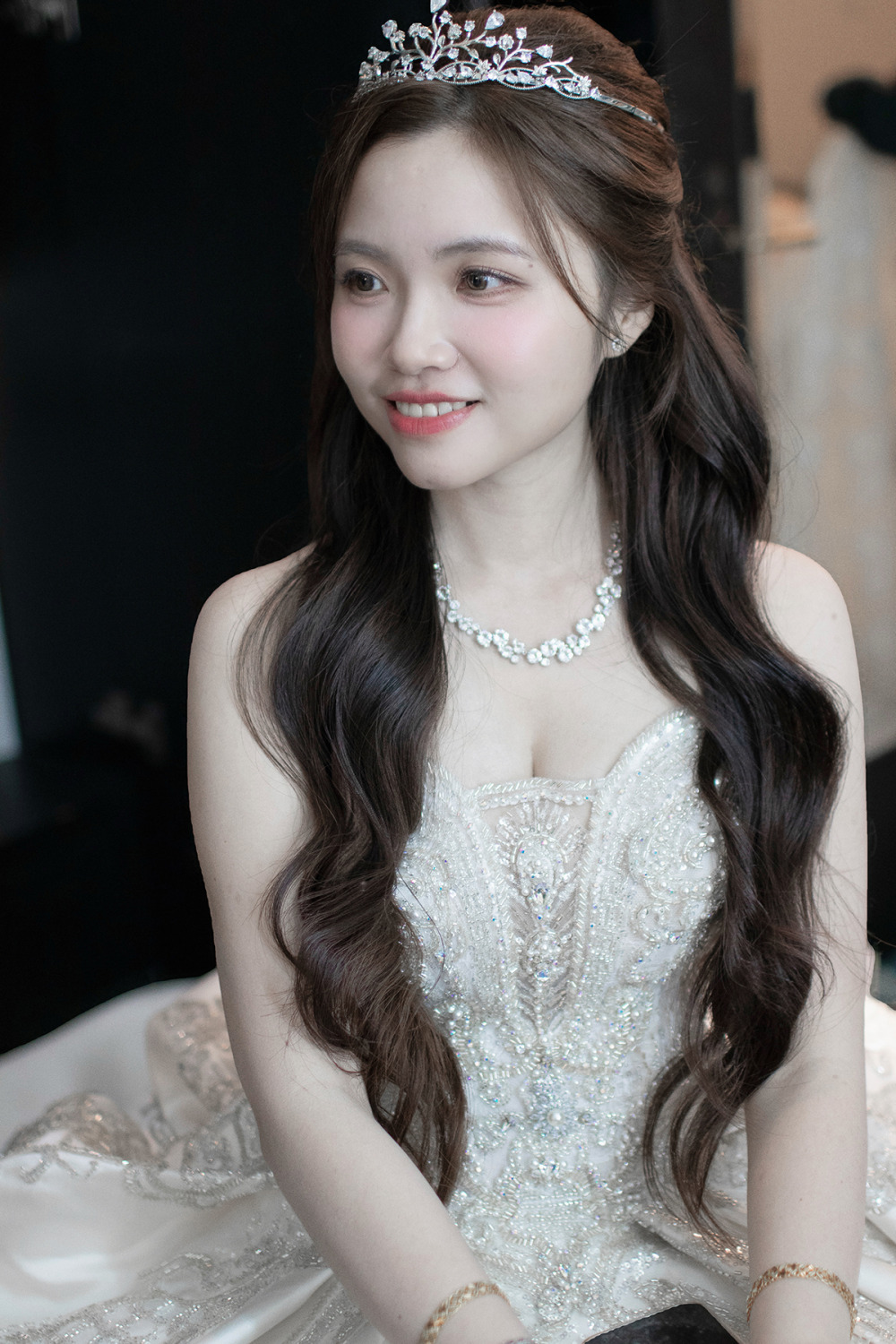 新秘,千金感新娘妝容,放髮新娘皇冠造型,經典白紗造型,新娘秘書,清透自然妝感