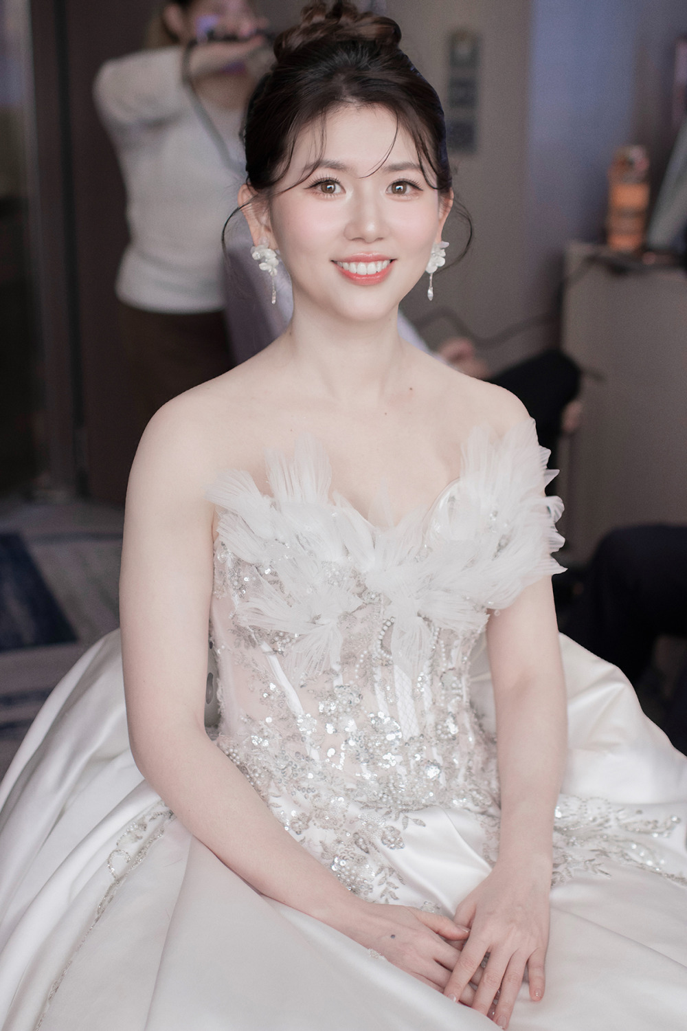 單眼皮新娘妝感,桃園新秘,韓系白紗造型,新秘推薦,清透新娘妝感,編髮造型,龍鳳褂新娘造型