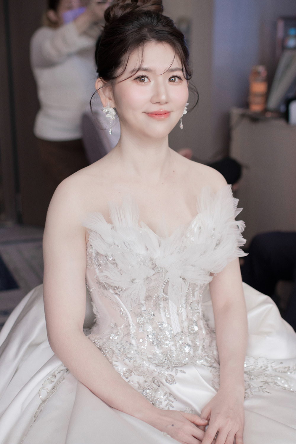 單眼皮新娘妝感,桃園新秘,韓系白紗造型,新秘推薦,清透新娘妝感,編髮造型,龍鳳褂新娘造型