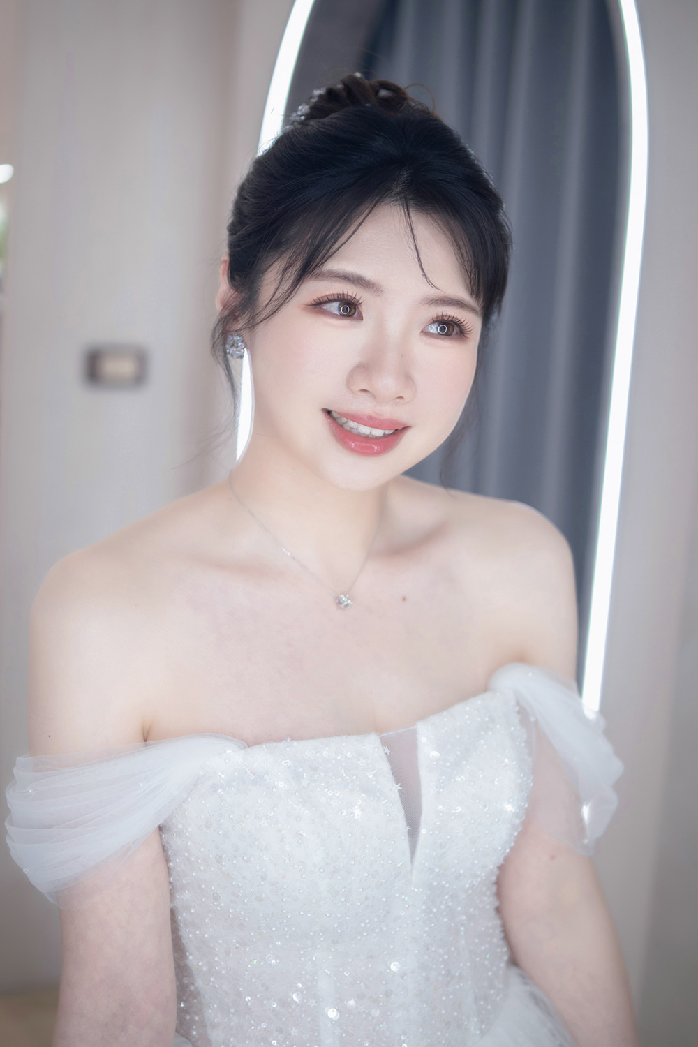 甜美可愛,新娘秘書,清新透亮妝感,白紗造型,新娘造型 甜美可愛,公主頭,新娘秘書,清新透亮妝感,新娘造型
