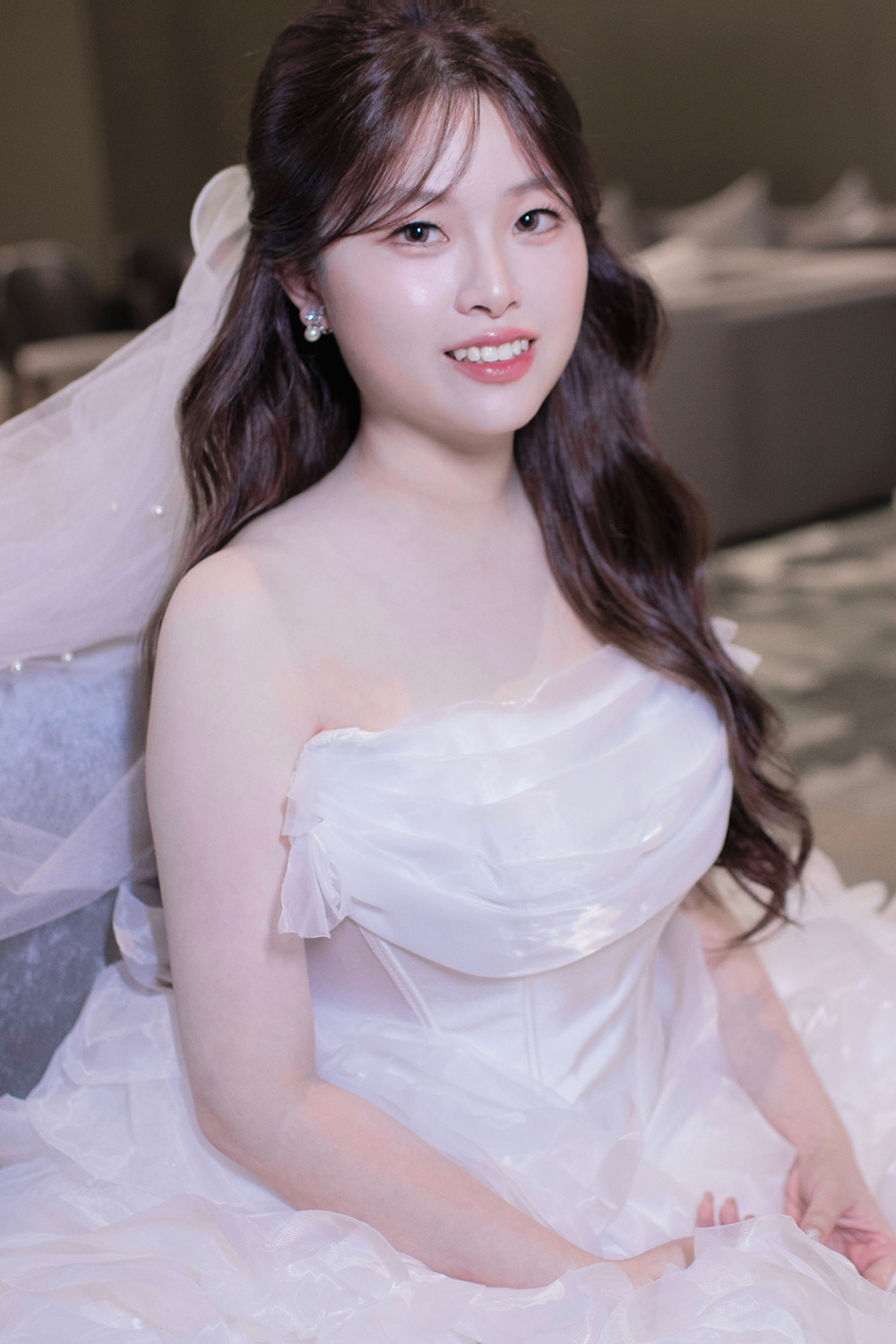 小紅書髮型在逃公主頭,板橋希爾頓新娘,新秘,白紗大波浪放髮造型,台北新秘,單眼皮新娘妝感