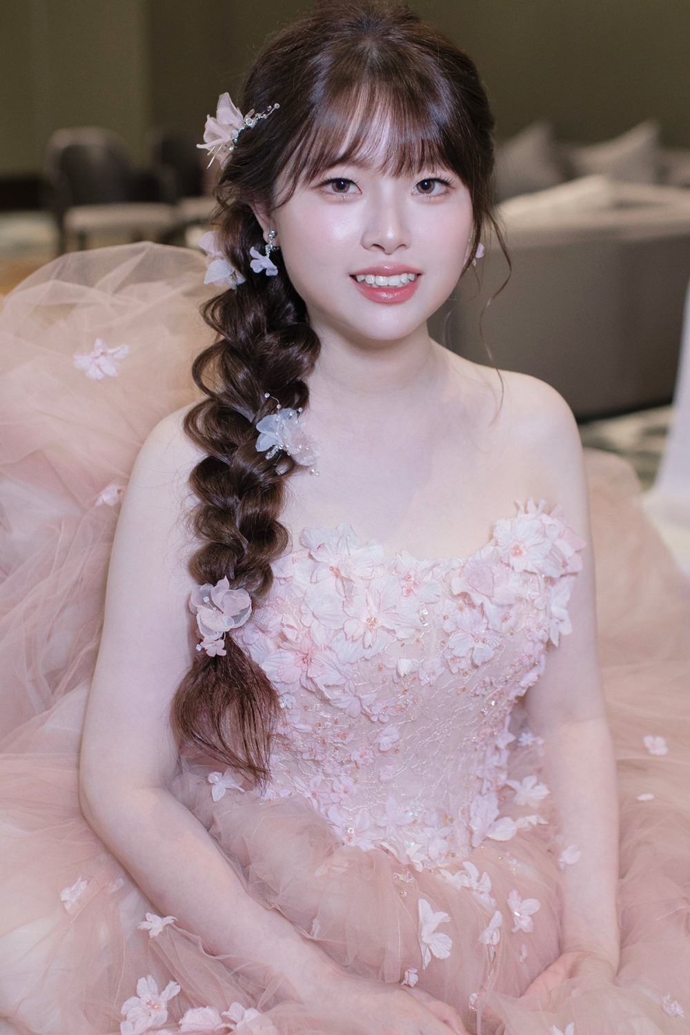 小紅書髮型在逃公主頭,板橋希爾頓新娘,新秘,白紗大波浪放髮造型,台北新秘,單眼皮新娘妝感