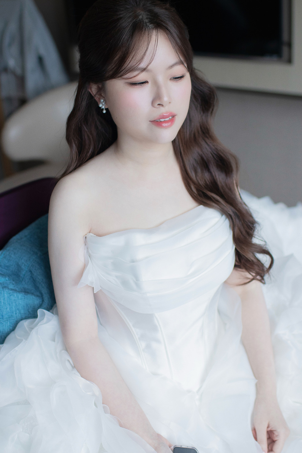 小紅書髮型在逃公主頭,板橋希爾頓新娘,新秘,白紗大波浪放髮造型,台北新秘,單眼皮新娘妝感