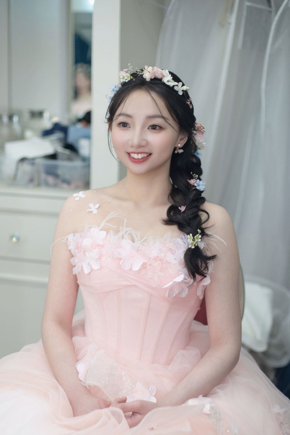 黑髮送客編髮鮮花造型,新娘花圈送客造型,小紅書熱門鮮花造型,小紅書新秘自然風格推薦ariesy