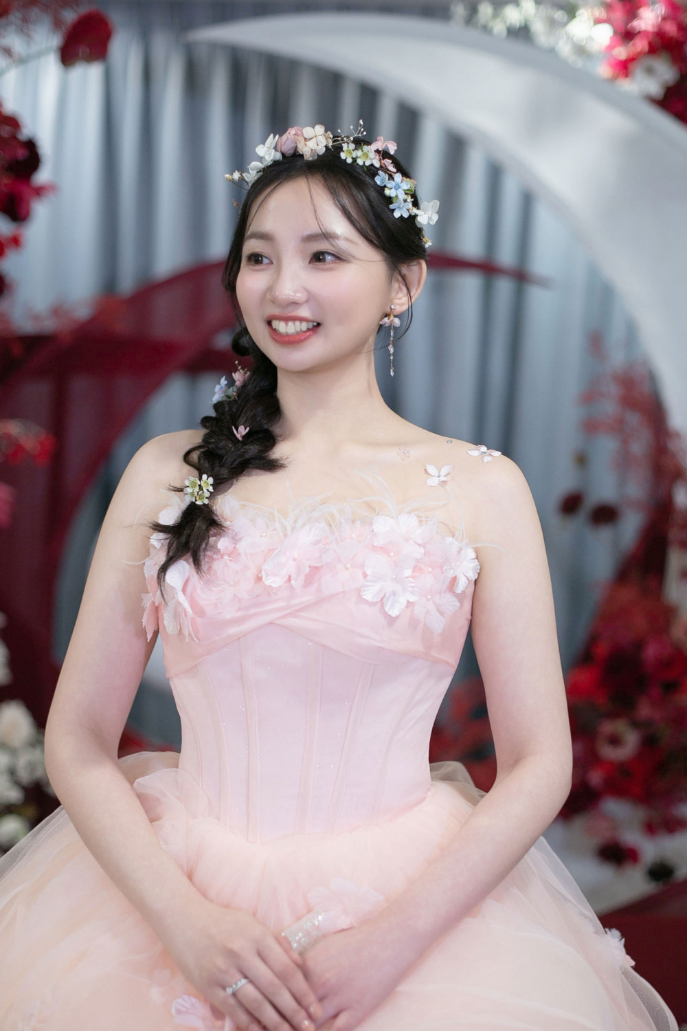 鮮花新娘髮型,送客新娘髮型首選,粉紅色禮服新娘妝髮