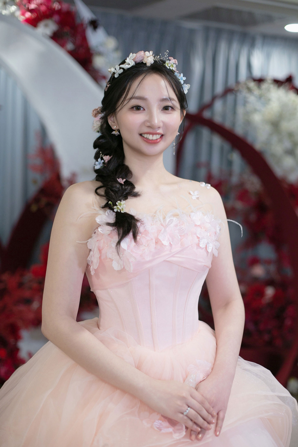 推薦新娘秘書找ariesy當新秘,新娘編髮送客鮮花造型,台北新秘推薦,黑髮新娘,花圈新娘造型,側編髮新娘髮型