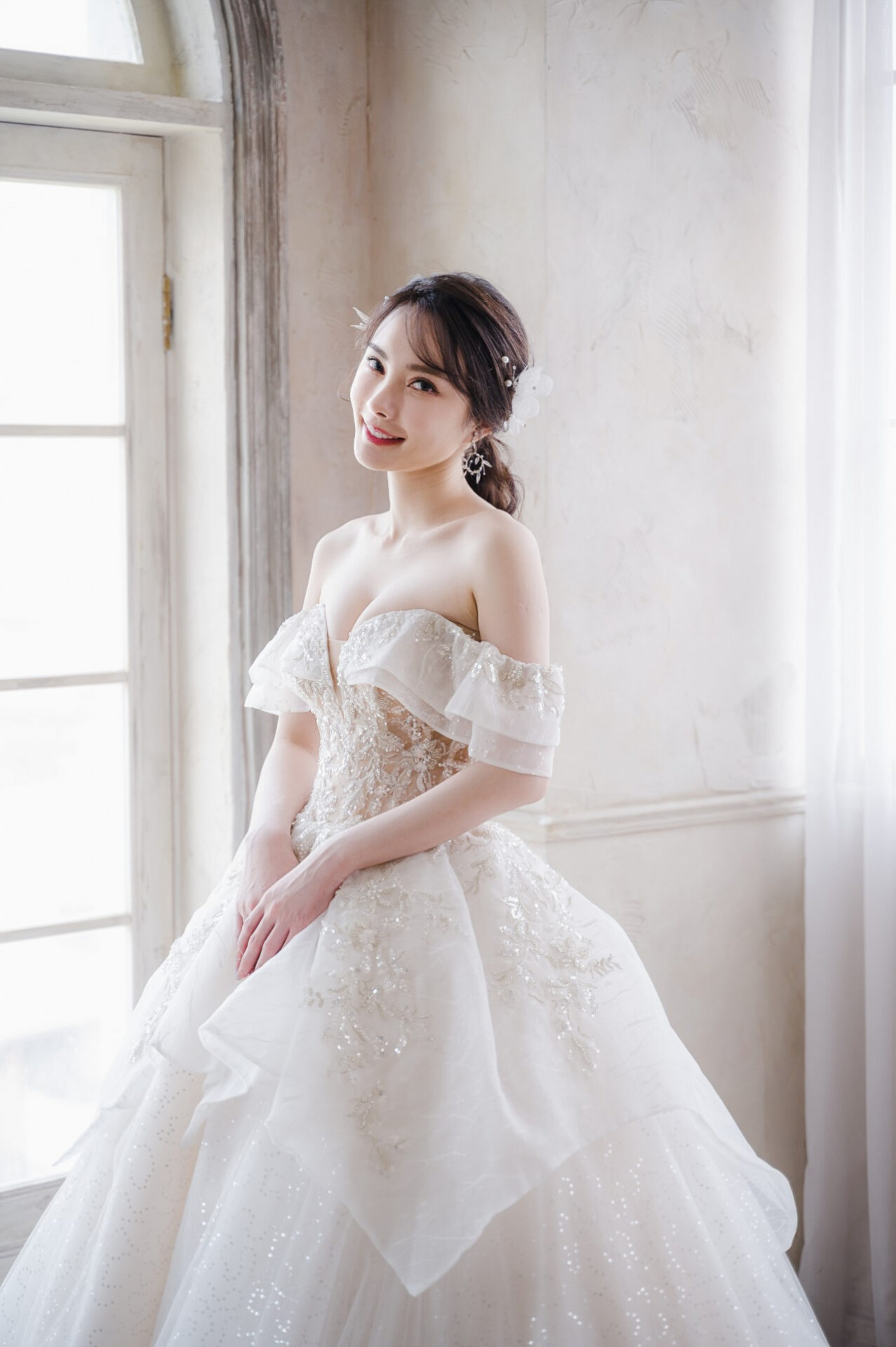 台北婚紗禮服工作室,ariesy愛瑞思婚紗,顯瘦白紗,超長裙襬宴客白紗推薦