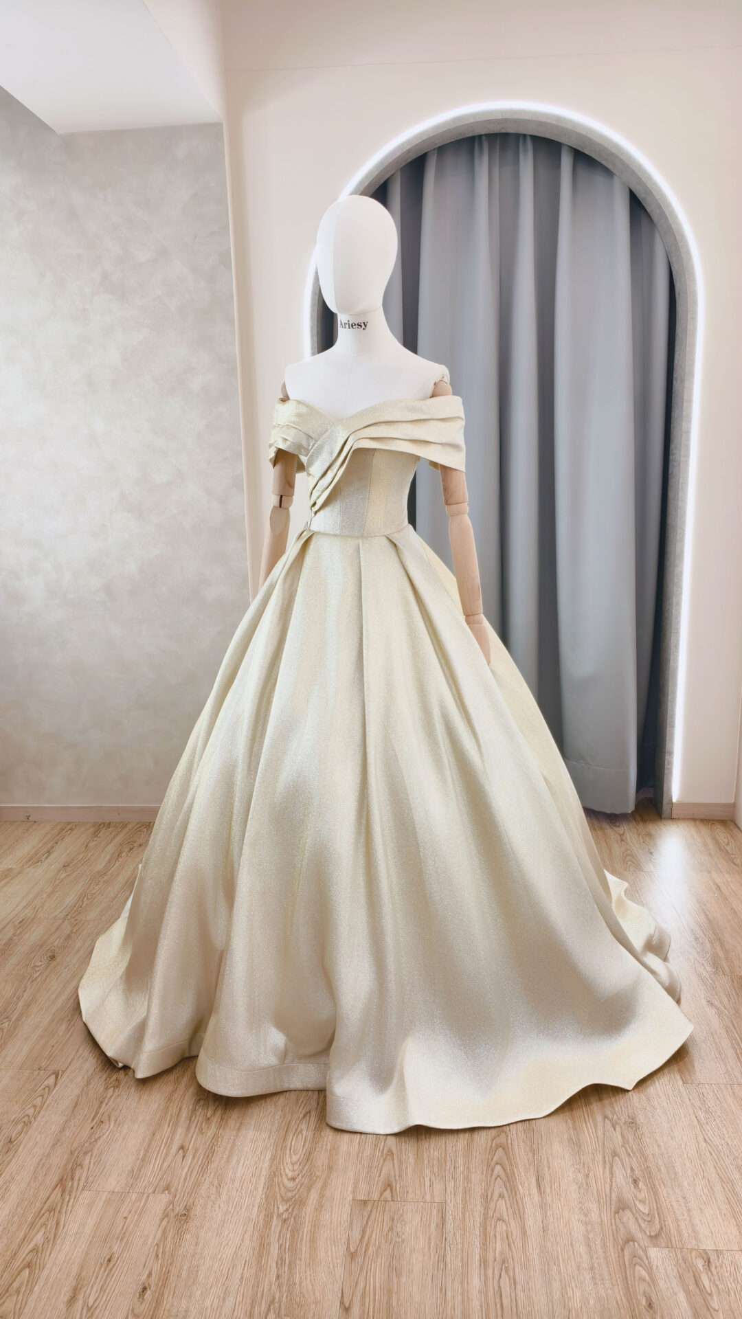 禮服出租,愛瑞思婚紗,ARIESY婚紗,金色禮服,婚紗包套,宴客服,尾牙晚會禮服