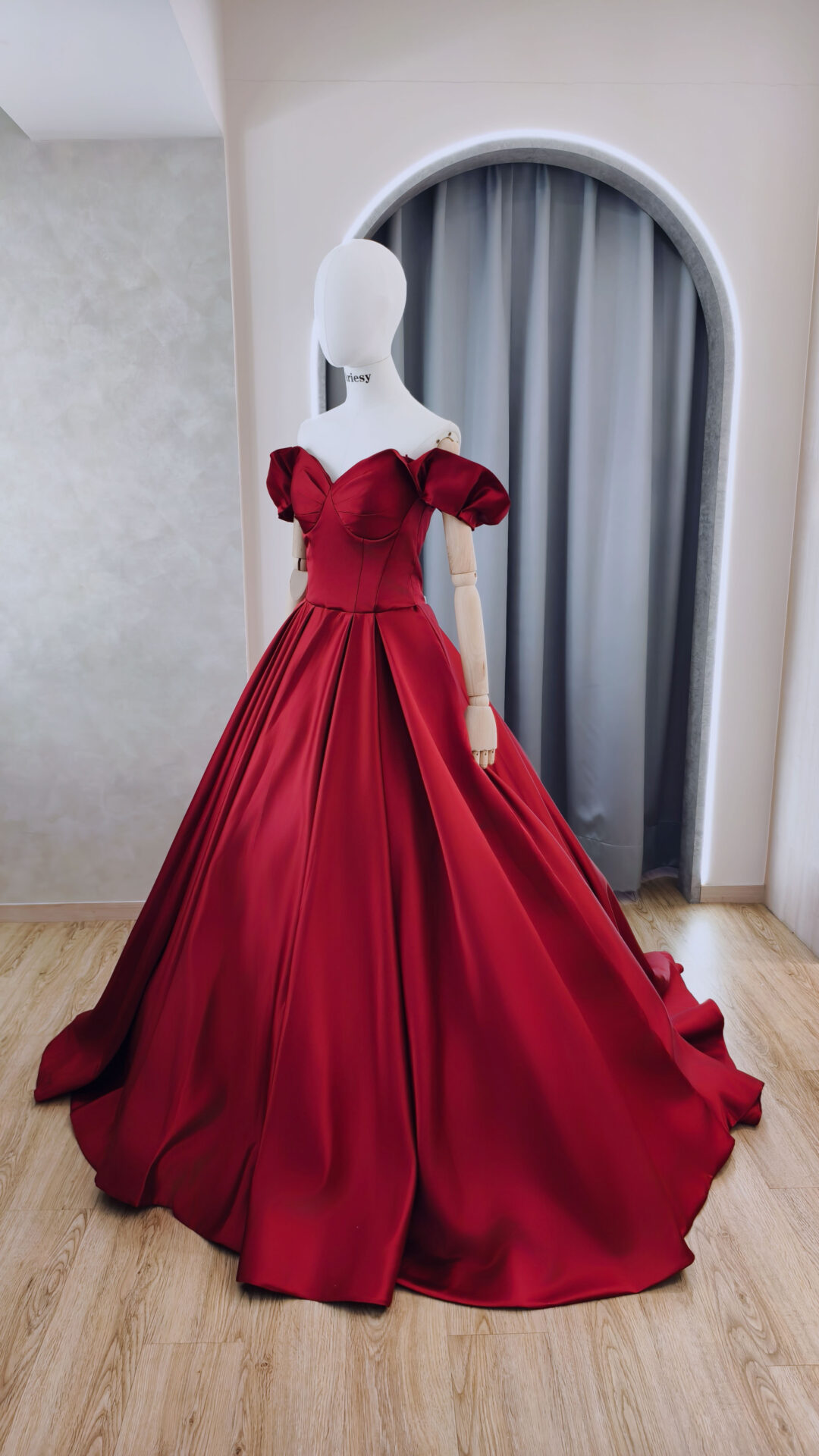 紅色禮服,台北婚紗禮服品牌,敬酒禮服,文定儀式,尾牙禮服,主持晚會禮服推薦,訂婚禮服